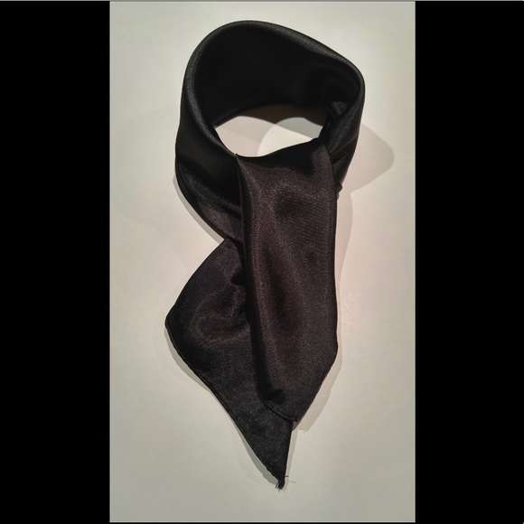 Foulard en satin de soie ✨ - Picture 2 of 6